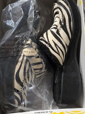 Yellow Box Zebra Stripe Mules, Size 6.5, New